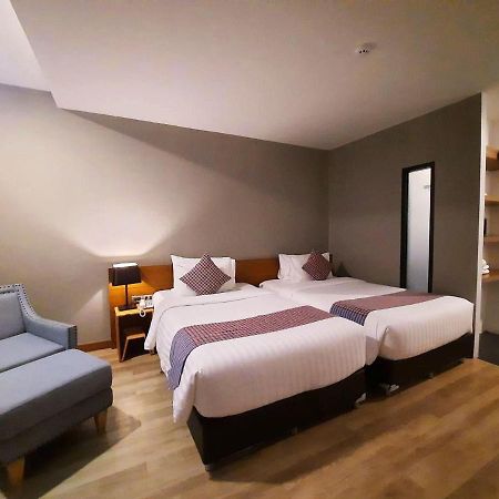 Comet Hotel Surat Thani Esterno foto