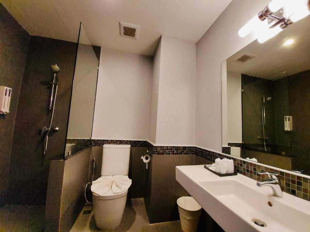 Comet Hotel Surat Thani Esterno foto