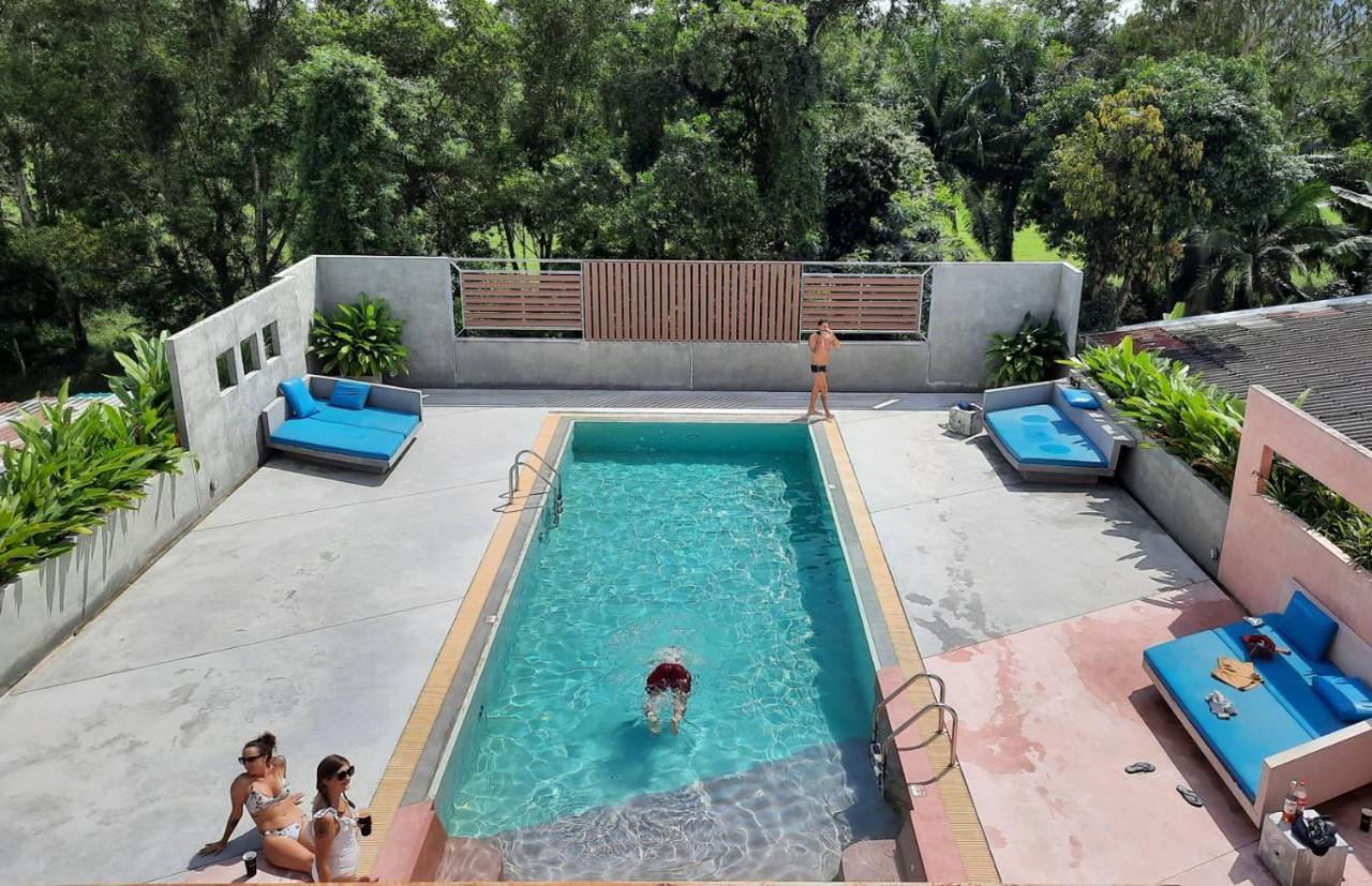Comet Hotel Surat Thani Esterno foto
