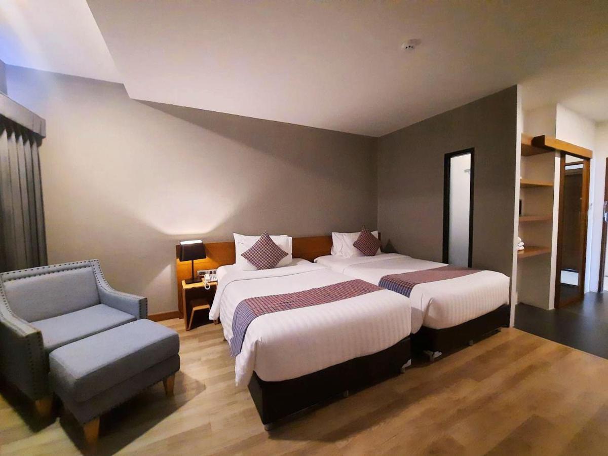 Comet Hotel Surat Thani Esterno foto