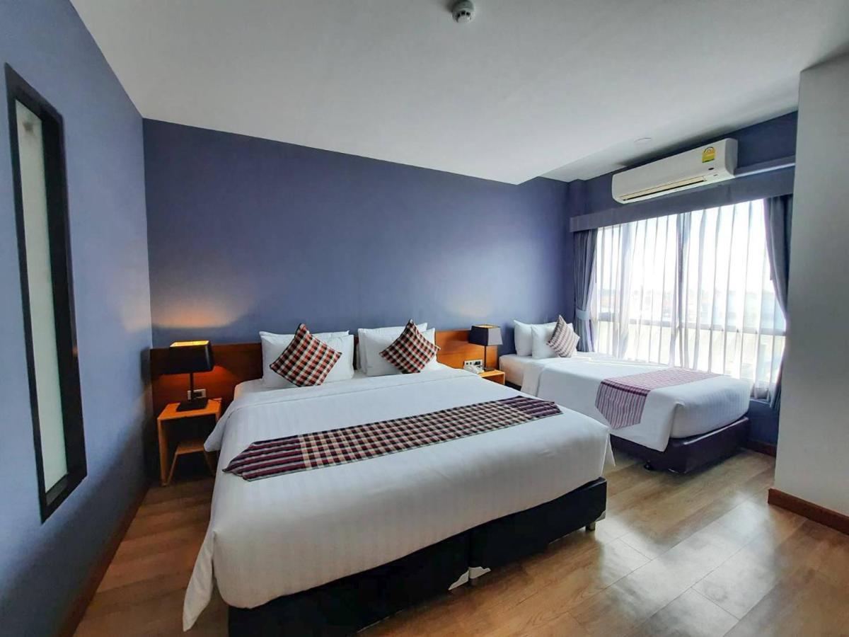 Comet Hotel Surat Thani Esterno foto