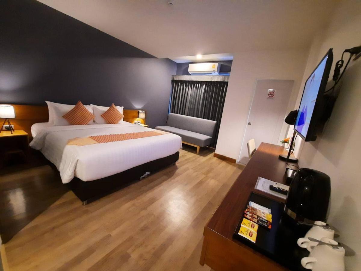 Comet Hotel Surat Thani Esterno foto