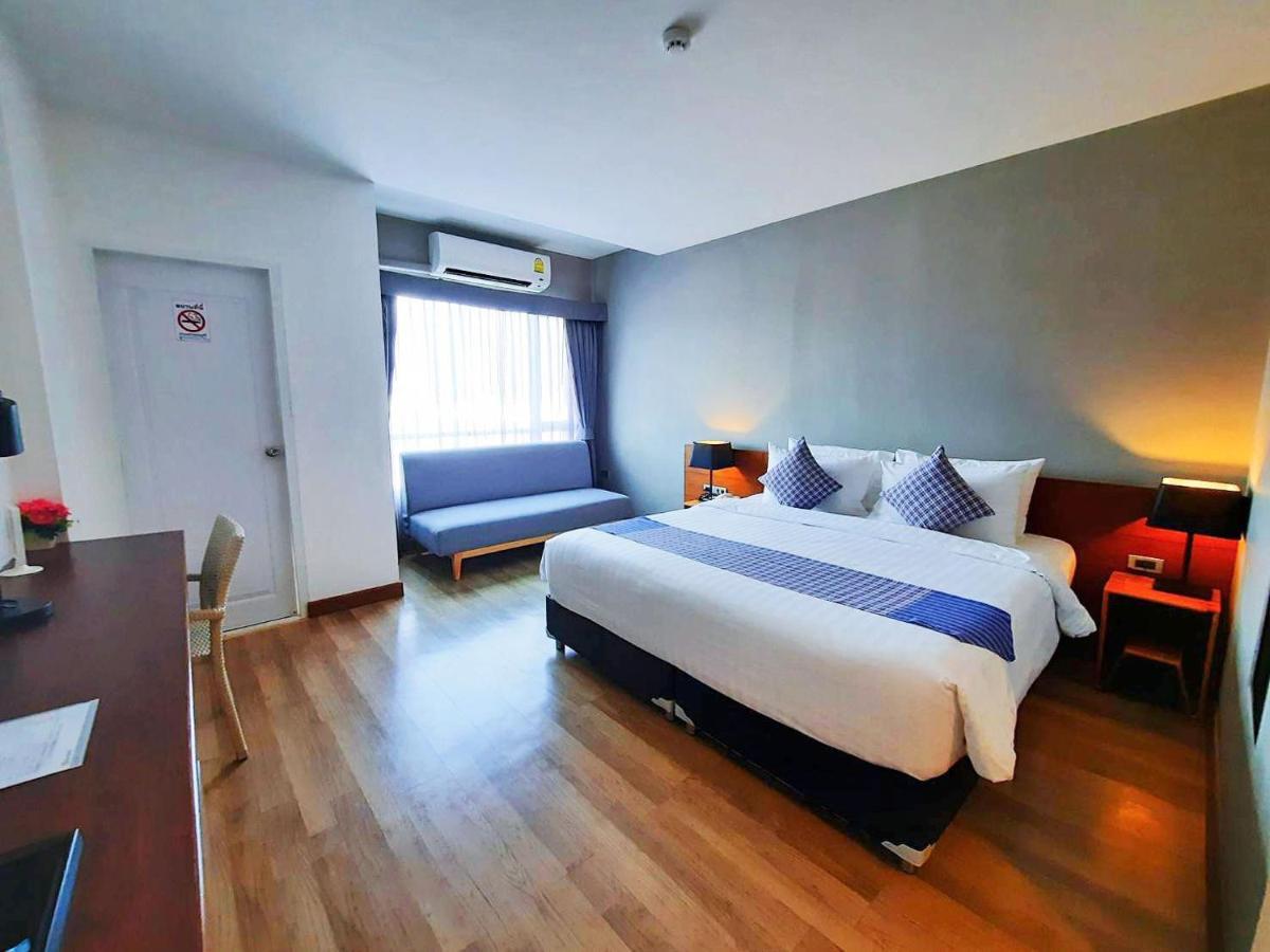 Comet Hotel Surat Thani Esterno foto