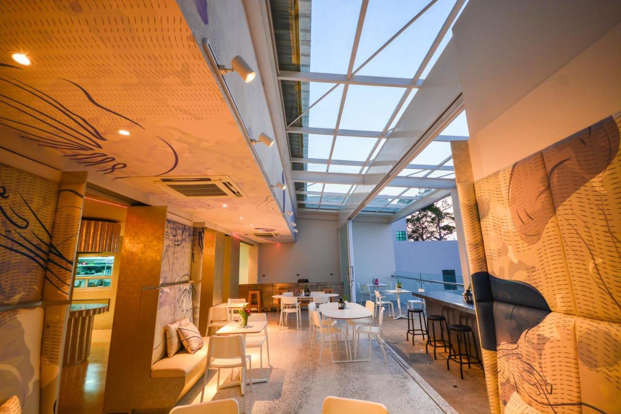 Comet Hotel Surat Thani Esterno foto