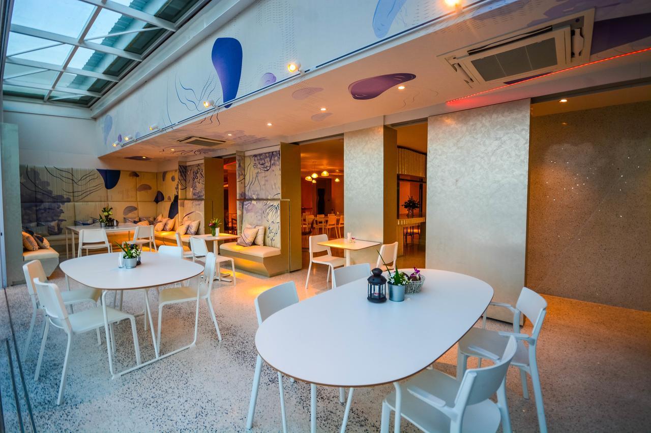 Comet Hotel Surat Thani Esterno foto