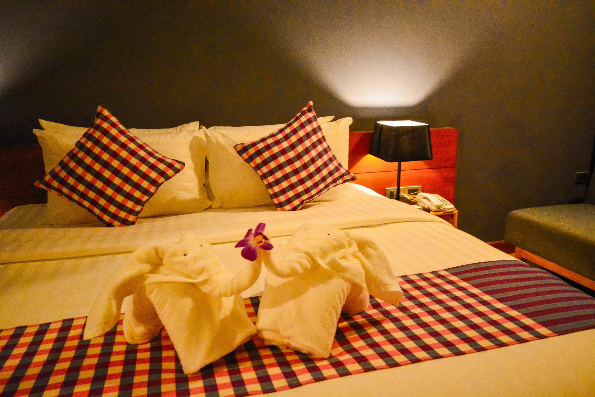 Comet Hotel Surat Thani Esterno foto