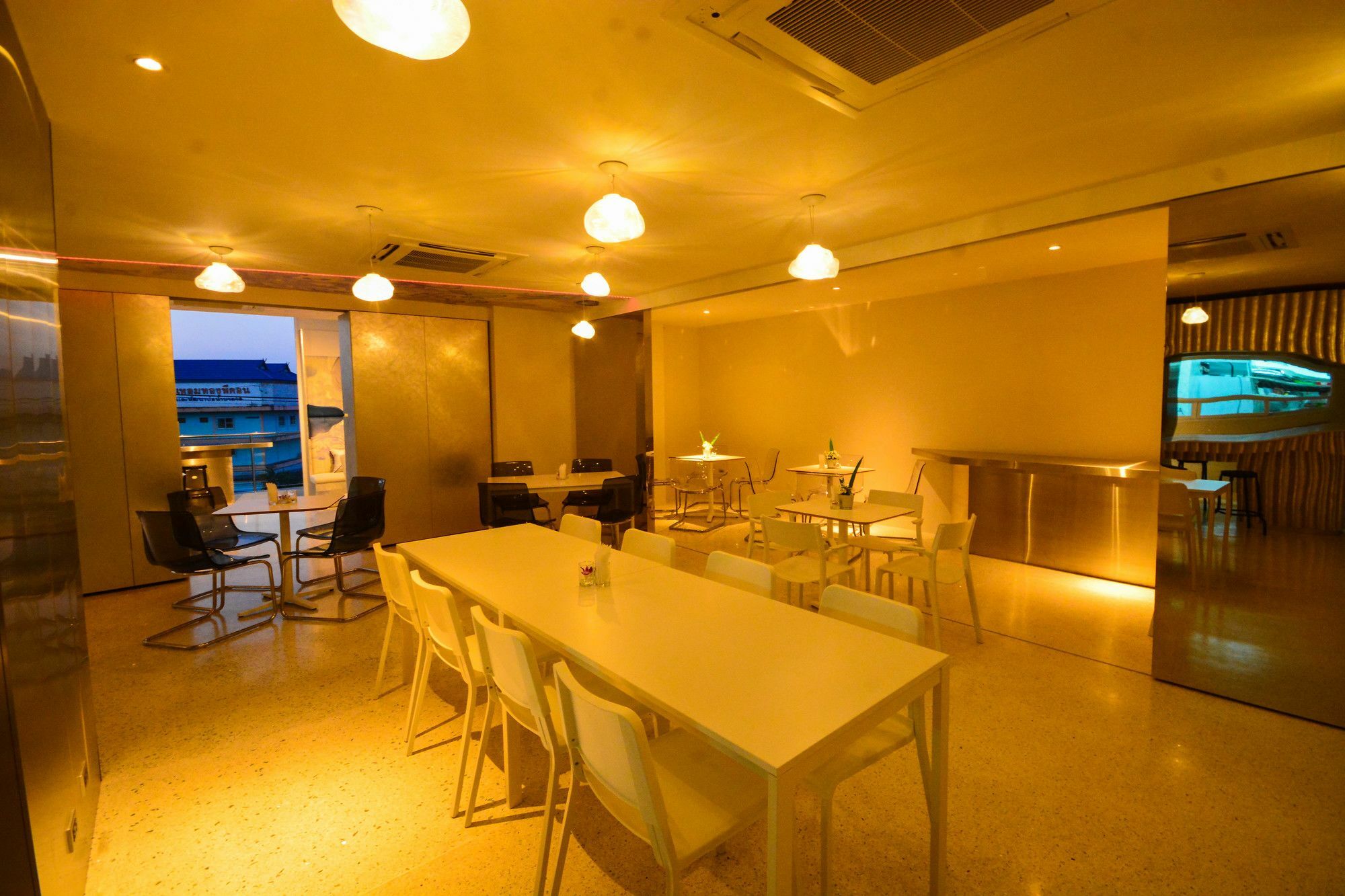 Comet Hotel Surat Thani Esterno foto
