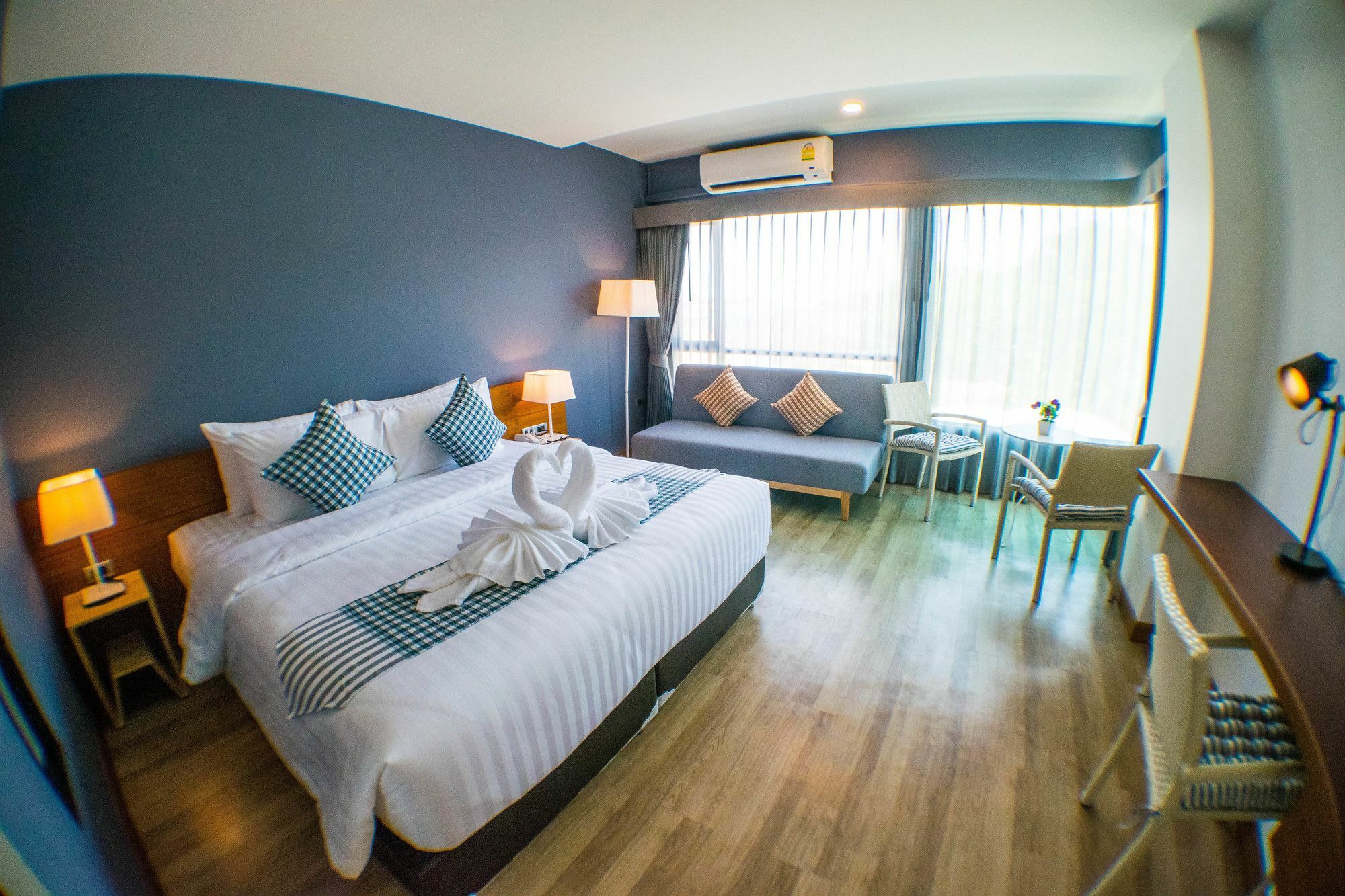 Comet Hotel Surat Thani Esterno foto