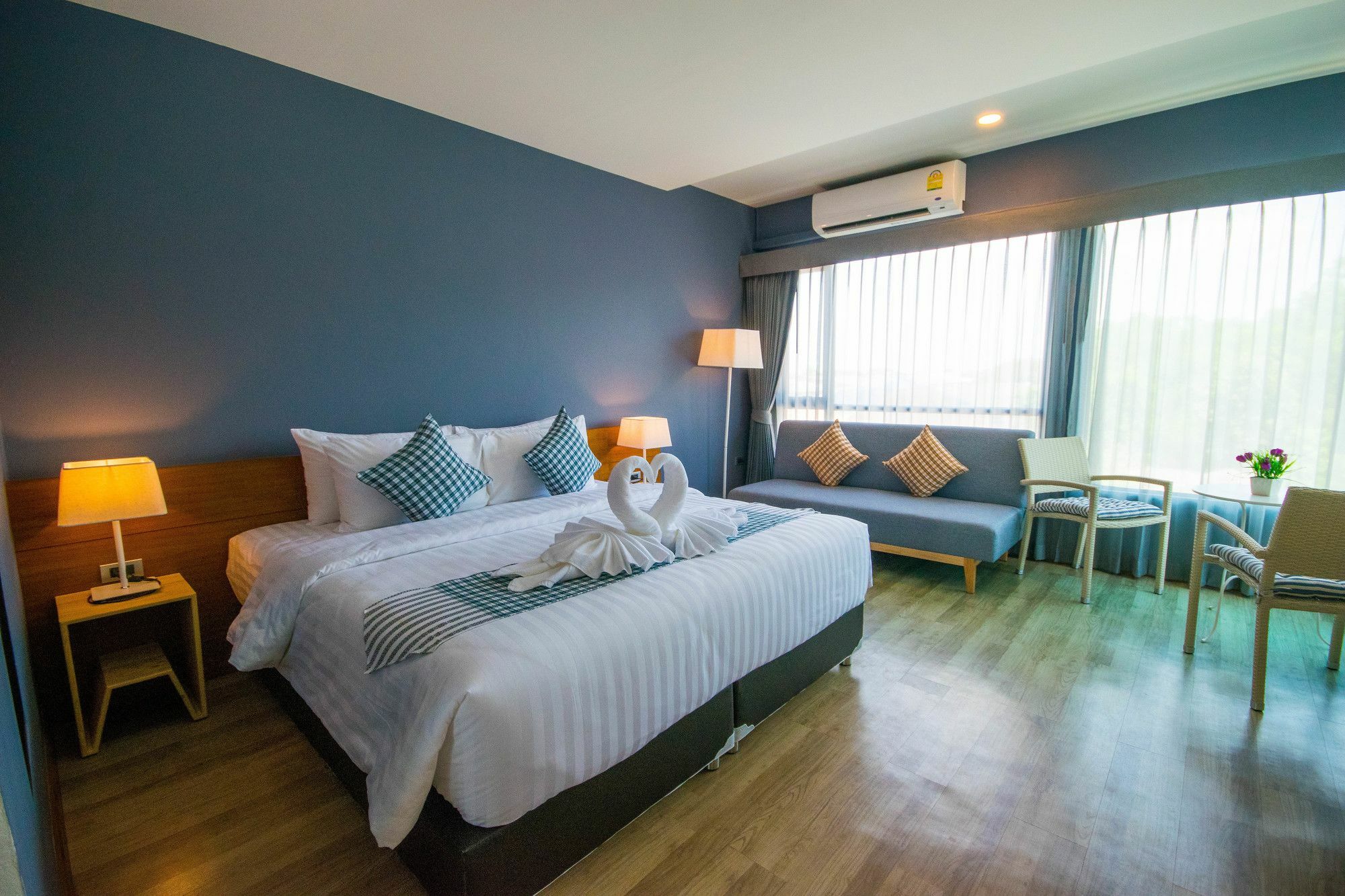 Comet Hotel Surat Thani Esterno foto
